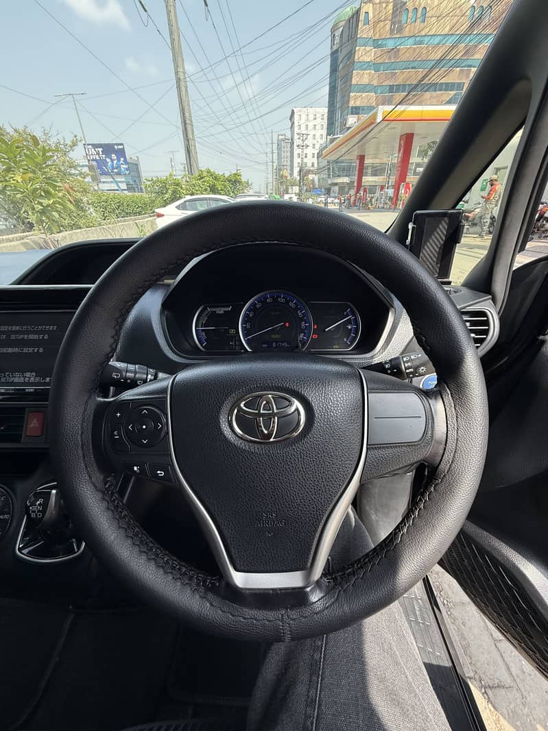 Toyota Voxy 2016 11