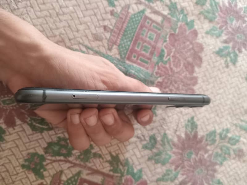 Apple iPhone 11 3