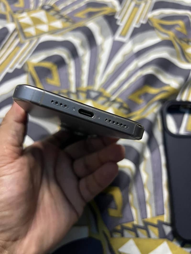Apple iPhone 15 Pro Max 5