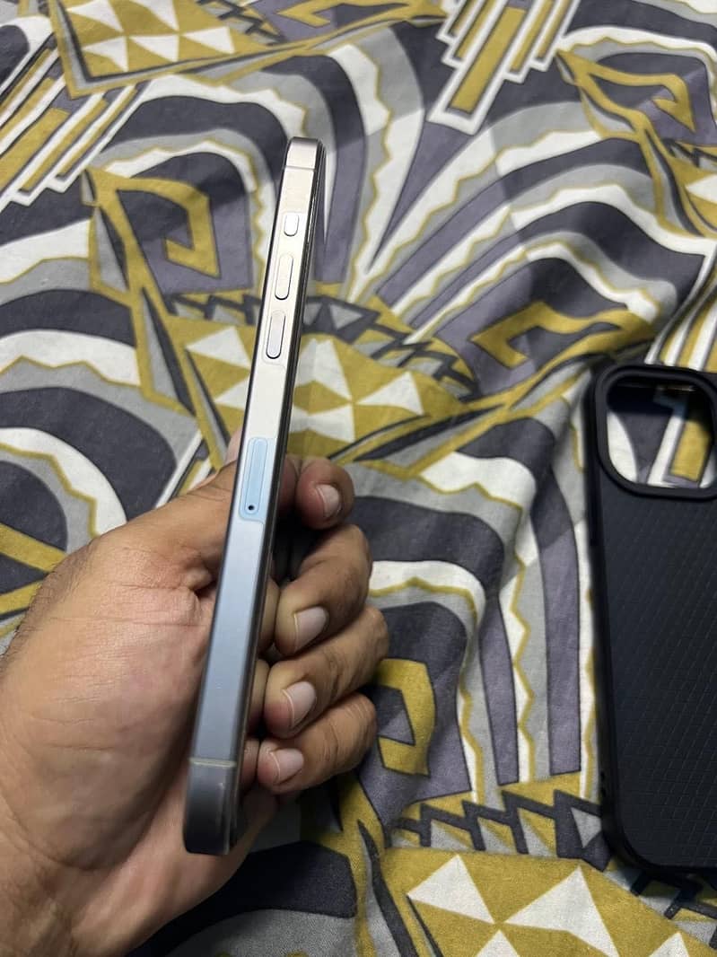 Apple iPhone 15 Pro Max 7