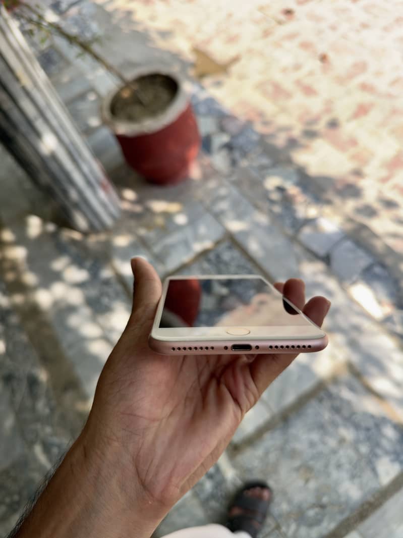 Apple iPhone 7 Plus 1