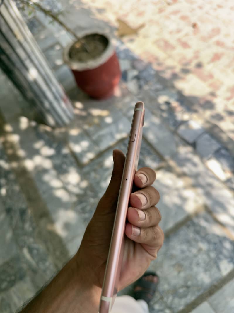 Apple iPhone 7 Plus 5