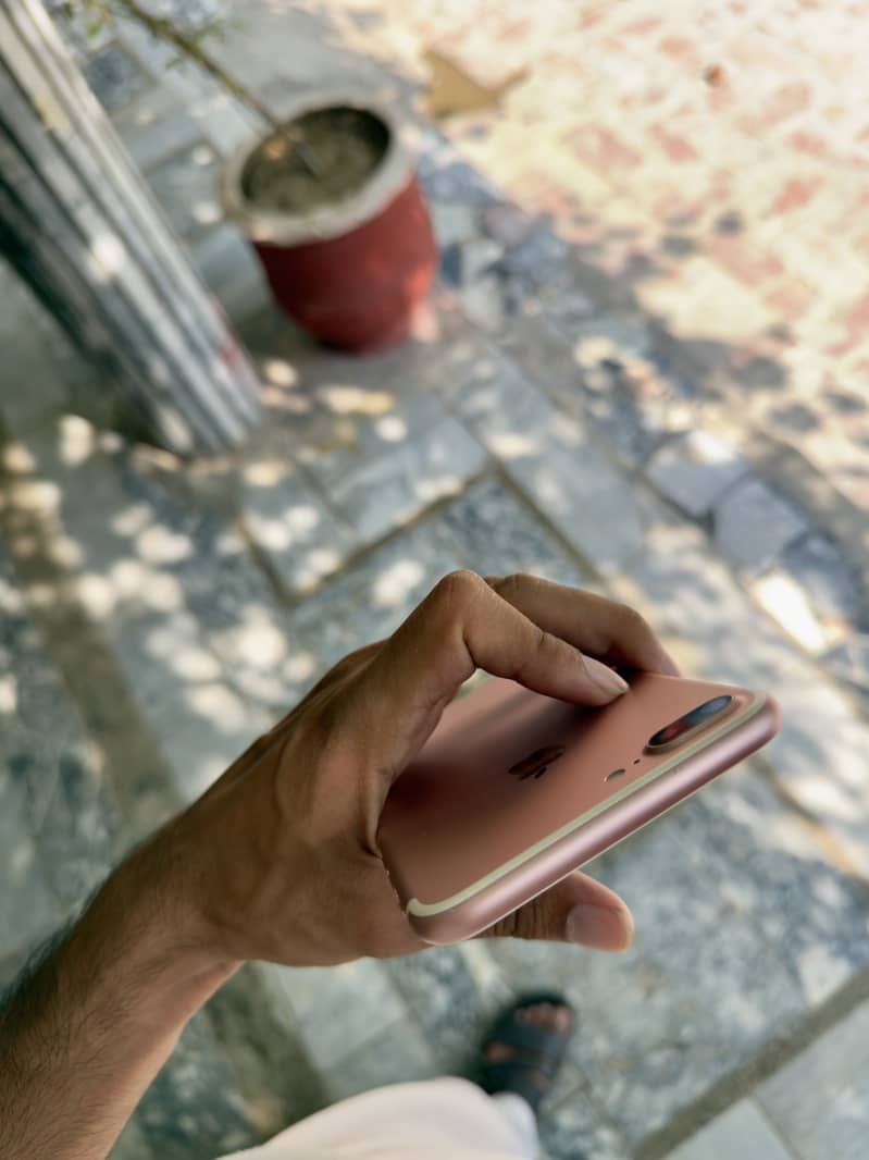 Apple iPhone 7 Plus 6