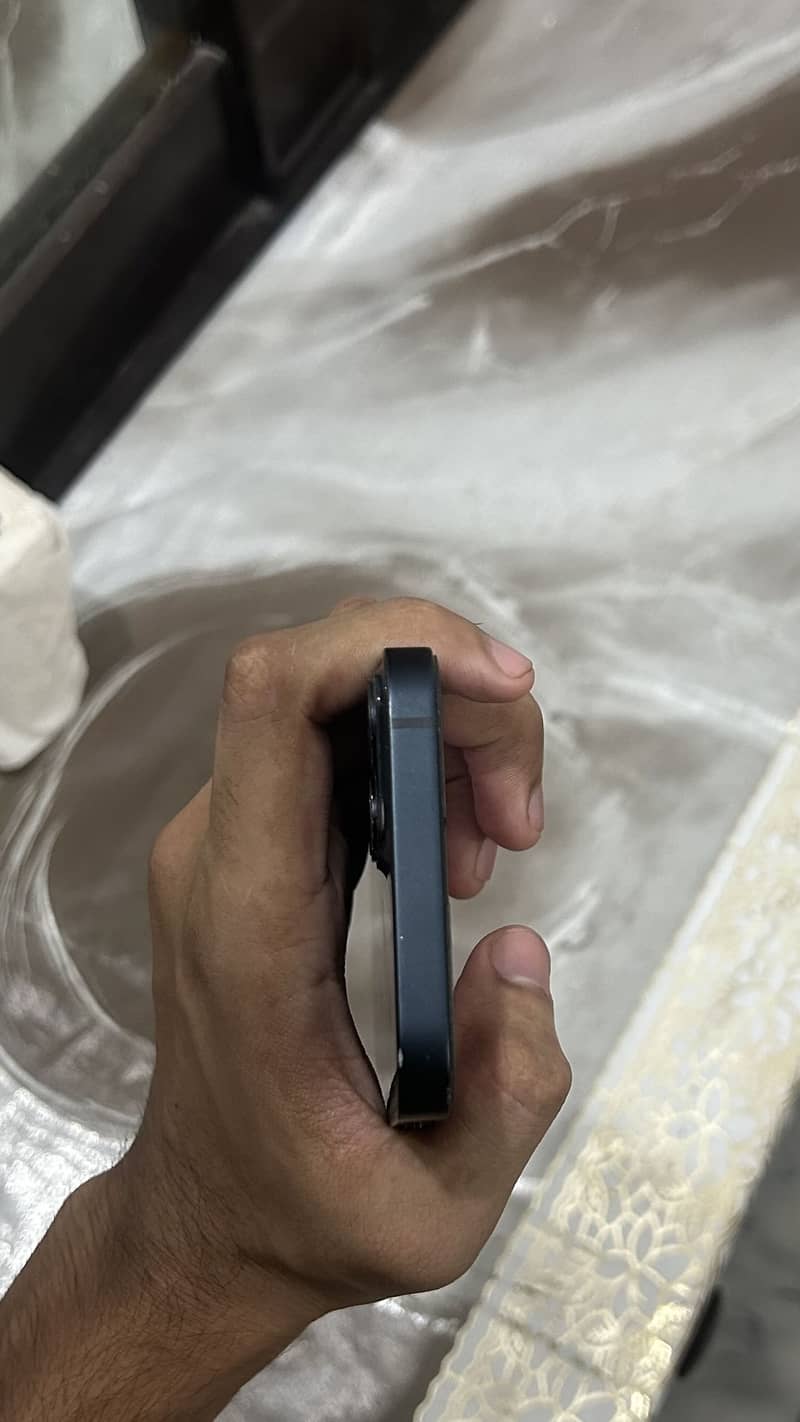Apple iPhone 13 2