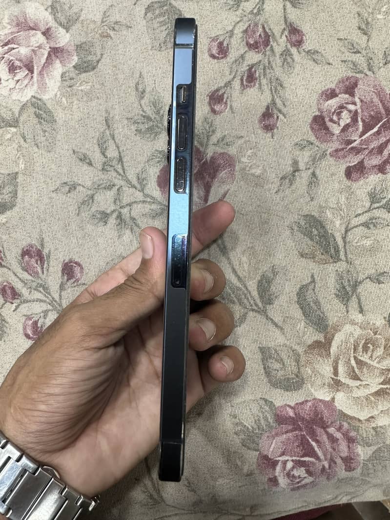 Apple iPhone 12 Pro Max 4