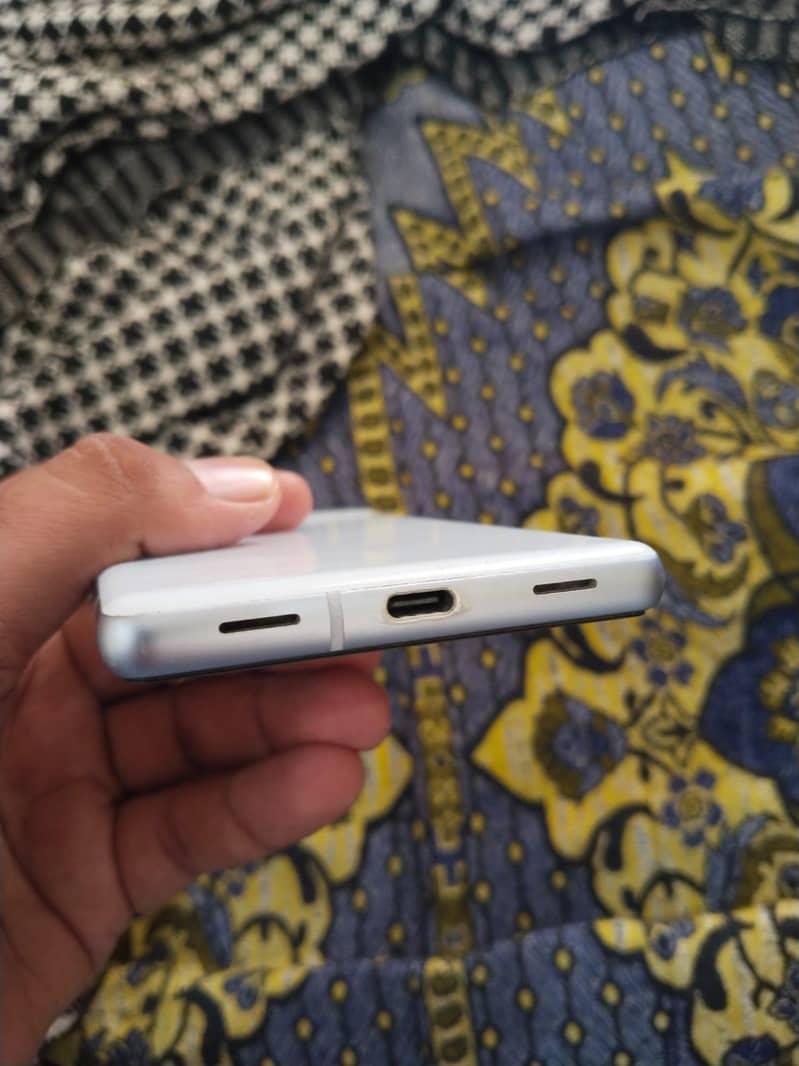 Google Pixel 7a 4