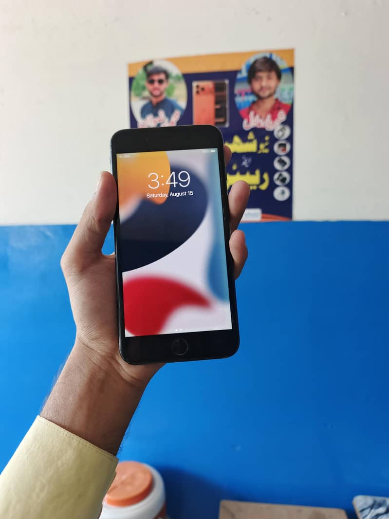 Apple iPhone 7 Plus 0