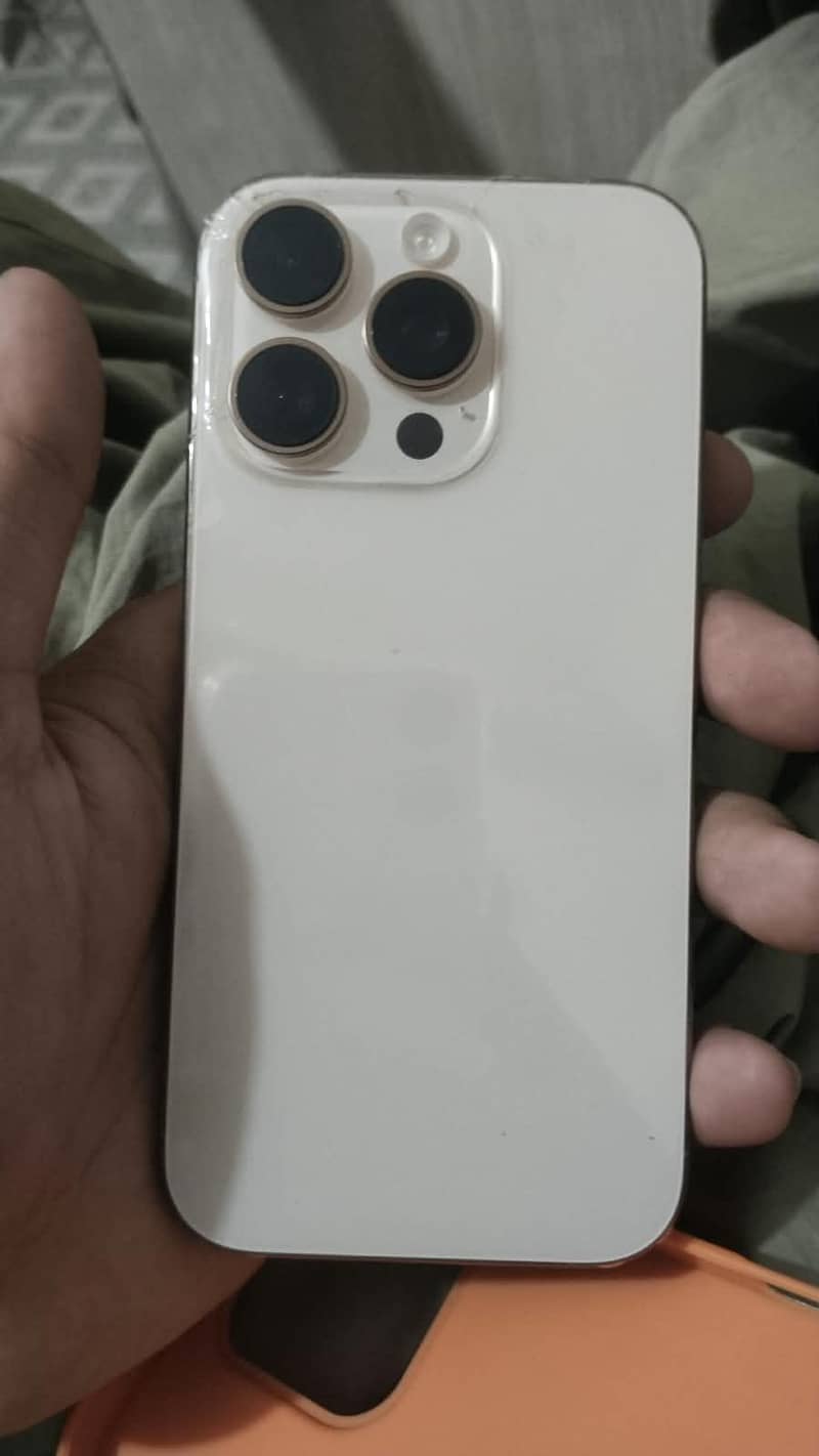 Apple iPhone 16 Pro 0