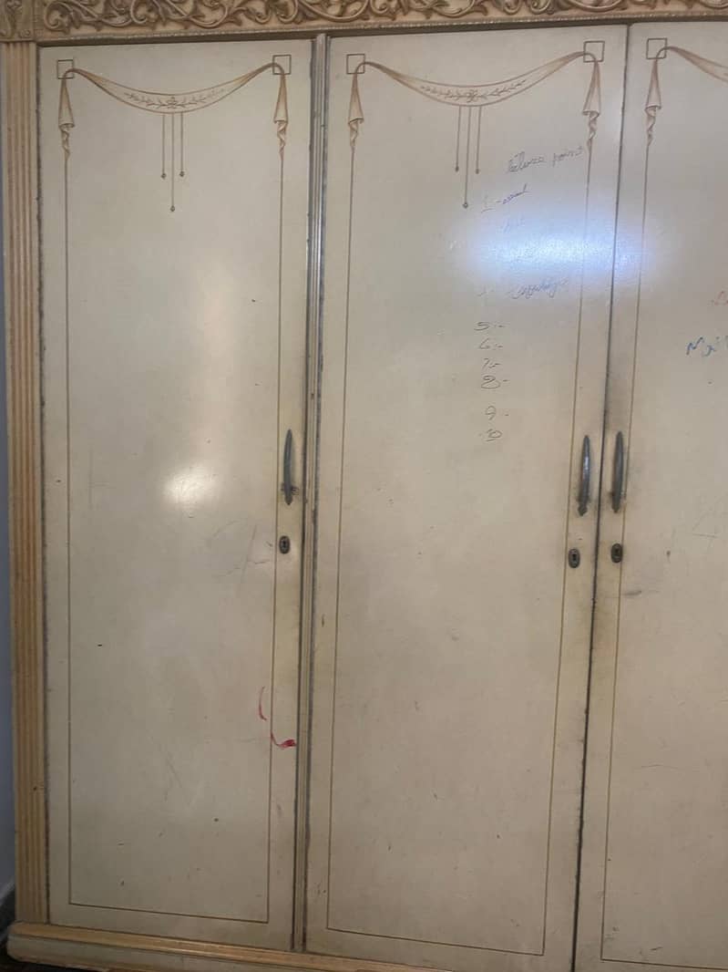 4 door cupboard old 1