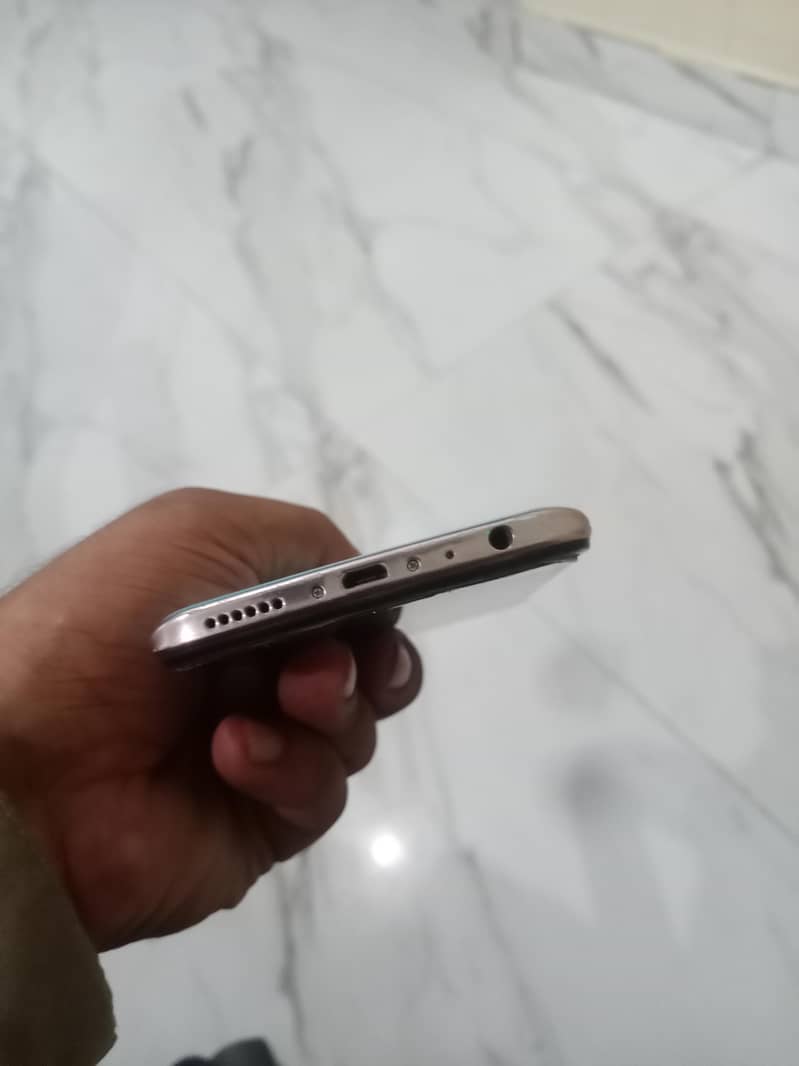 Vivo Y19 4