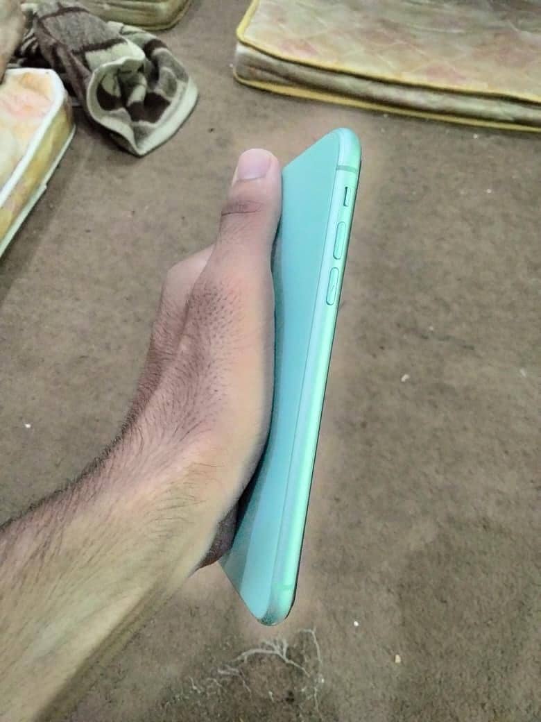Apple iPhone 11 7