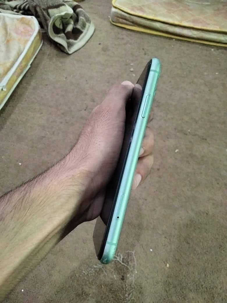 Apple iPhone 11 8
