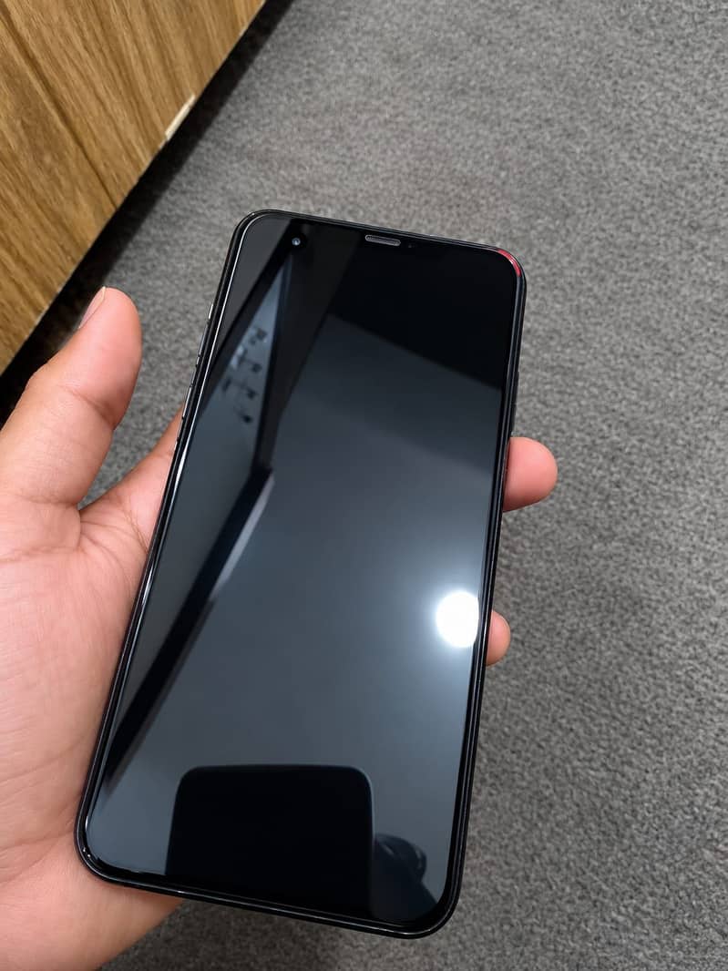 Apple iPhone XS Max 1