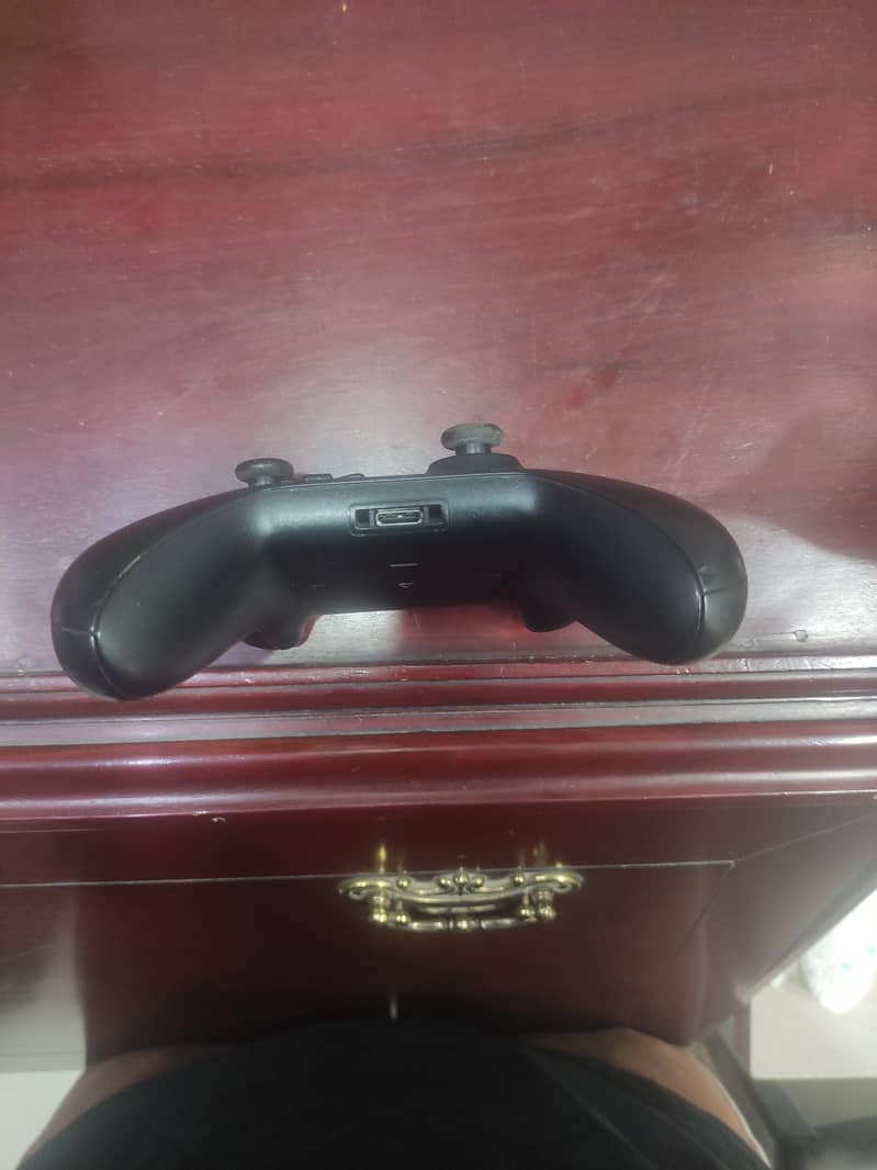 1 Xbox 360 wireless controller 1