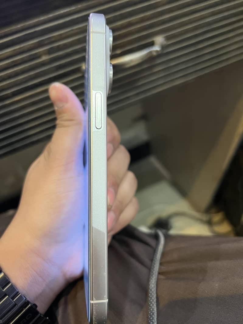 Apple iPhone 15 Pro Max 2