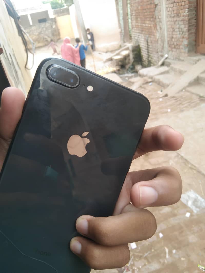 Apple iPhone 8 Plus 0