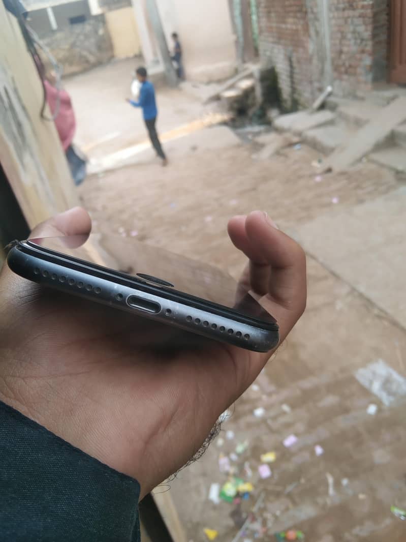 Apple iPhone 8 Plus 4