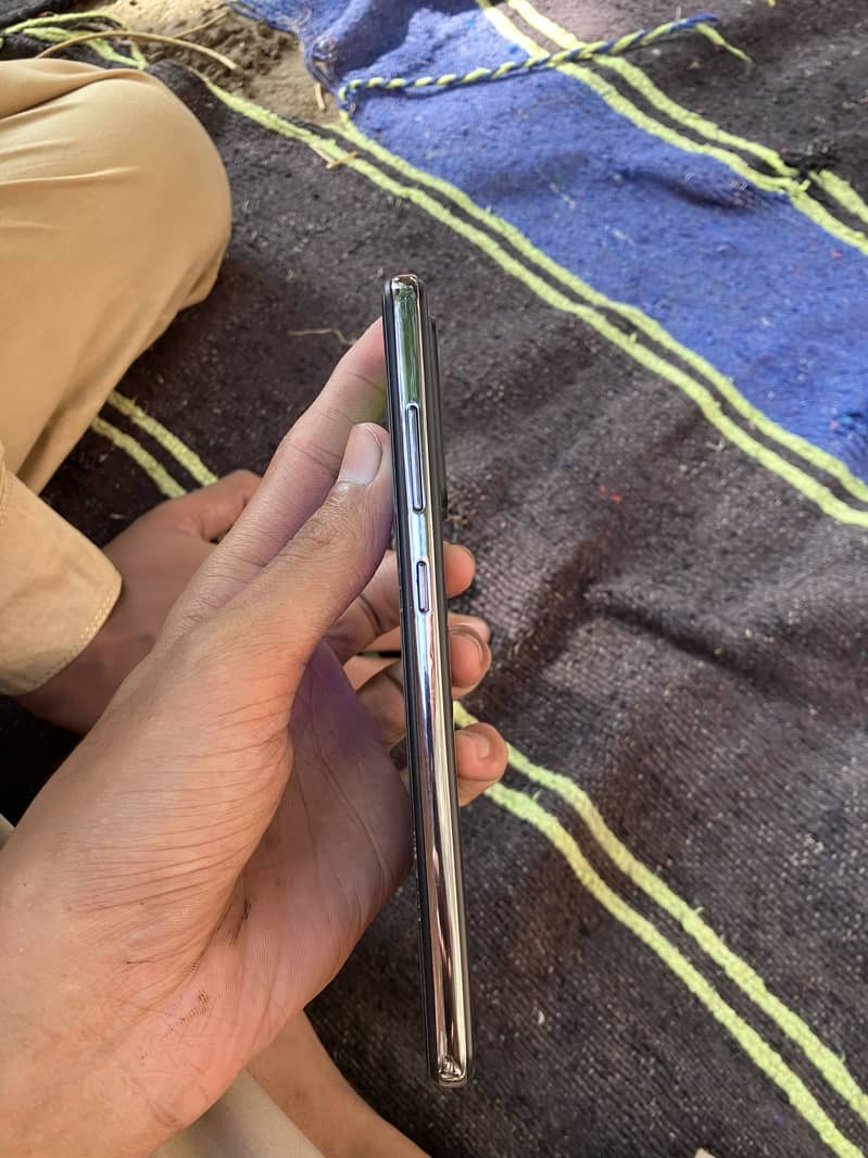 Samsung Mobile A52 1