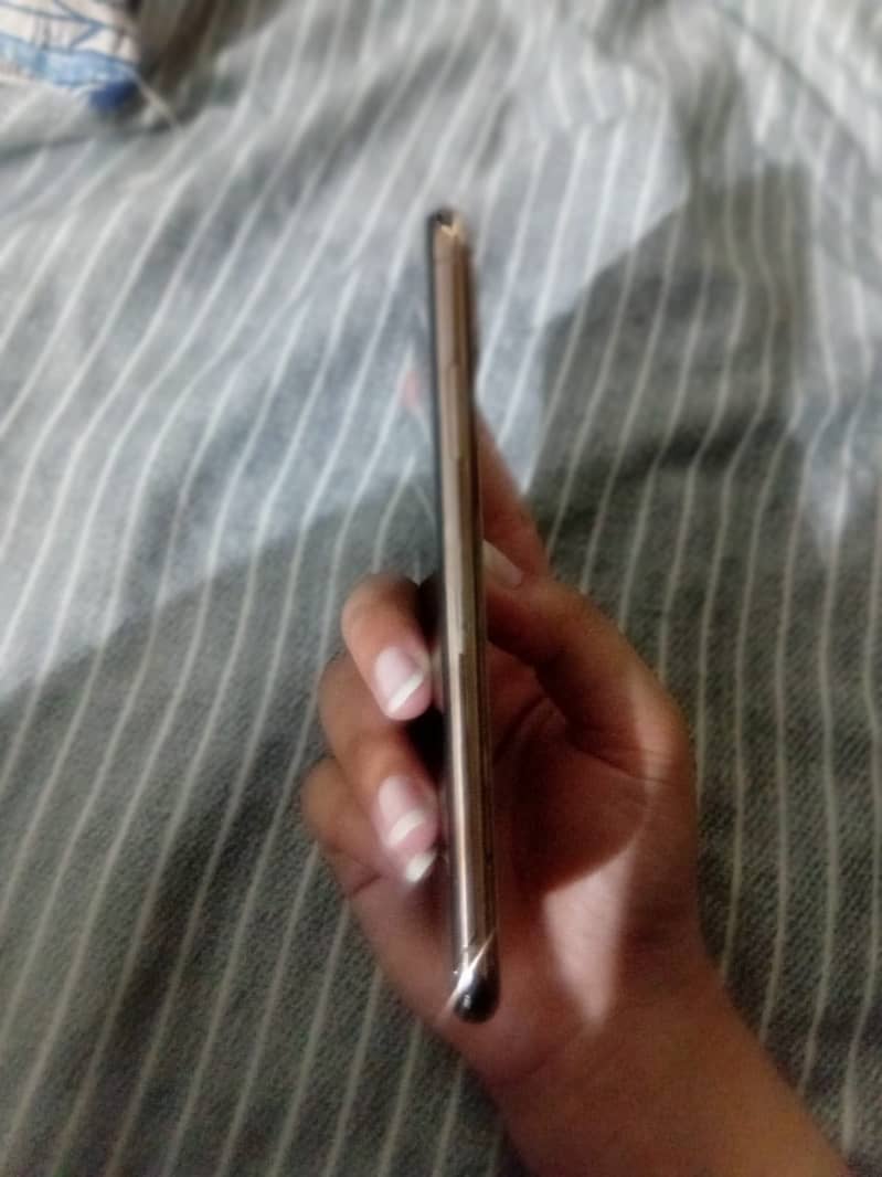 iPhone Xs FU (Sim Working) 1