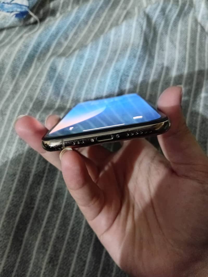iPhone Xs FU (Sim Working) 4
