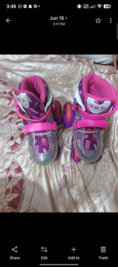 kids skate shose available slightly used excellent quality