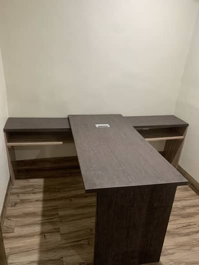 Urgent sale office workstation/table