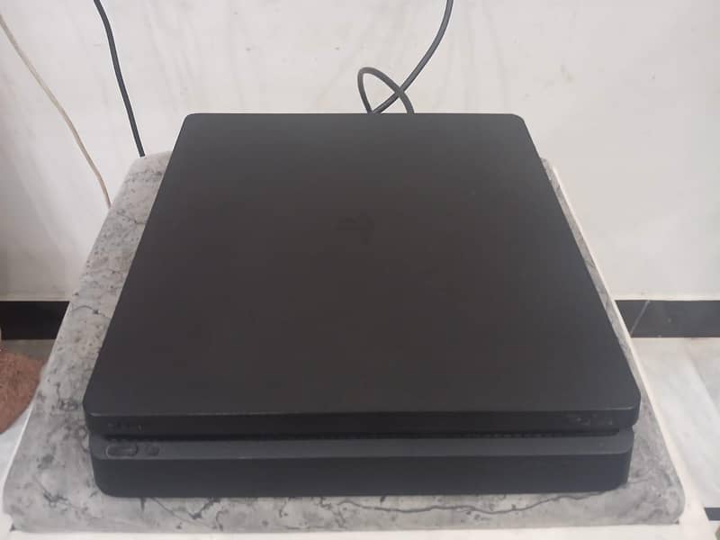 PS4 Slim / 2 Controllers / GTA 5 + RDR2 0