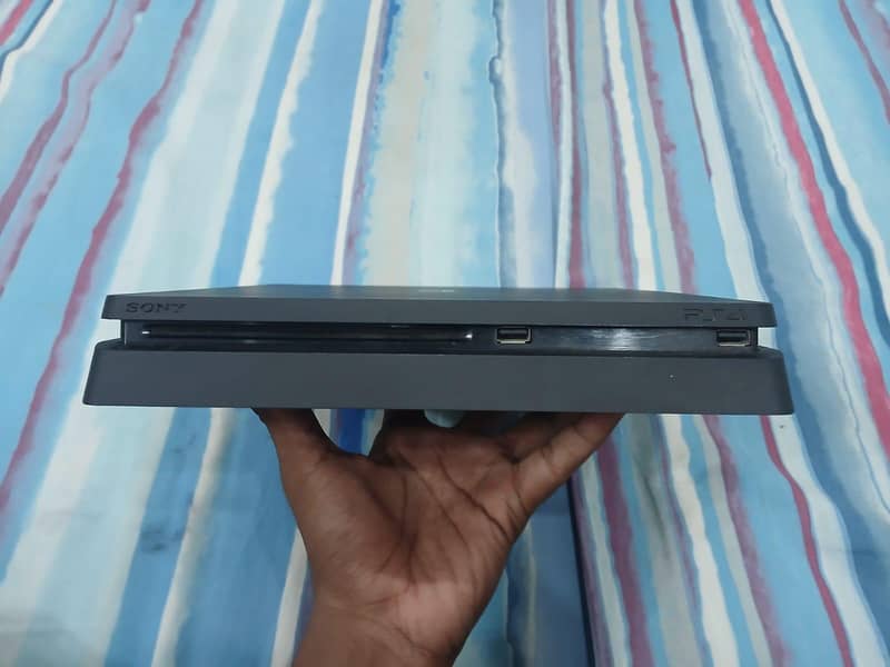 PS4 Slim / 2 Controllers / GTA 5 + RDR2 1