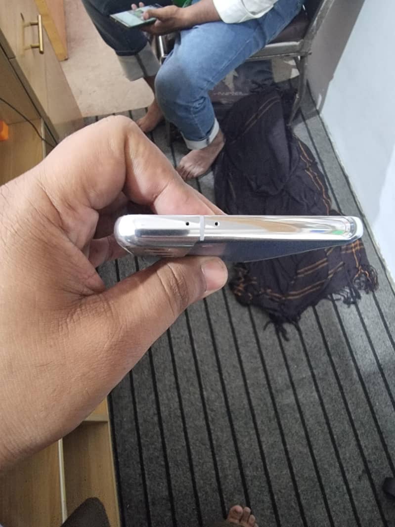 Samsung Mobile S21 Plus 1