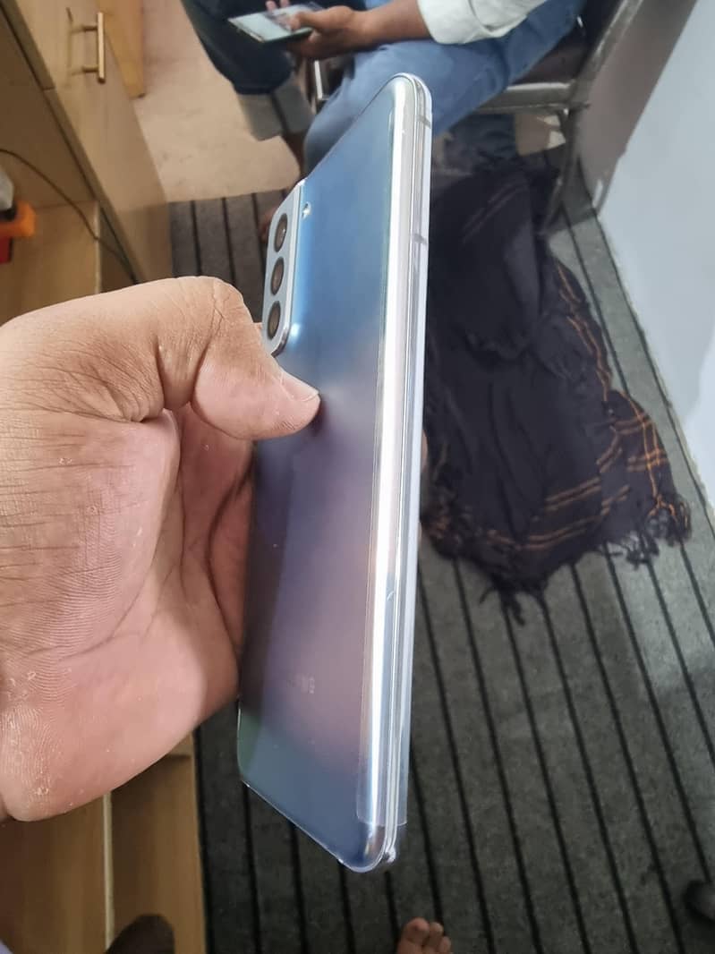 Samsung Mobile S21 Plus 3