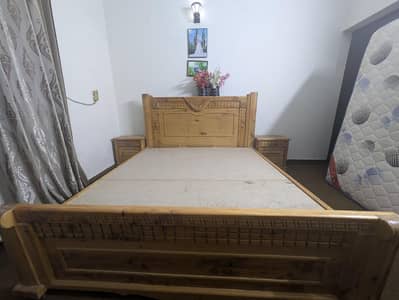 Diyaar wood double bed with side tables