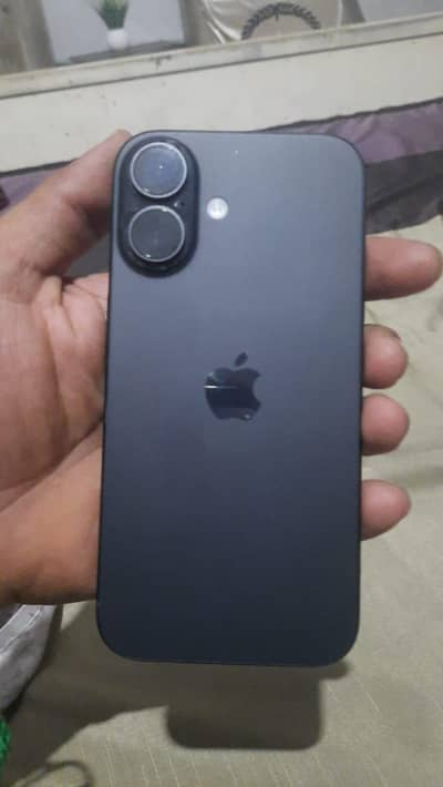 Apple iPhone 16
