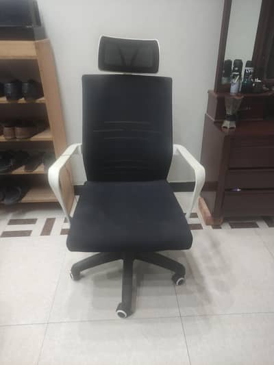Ergonomic Office Chair adjustable back and head rest Revolving chair