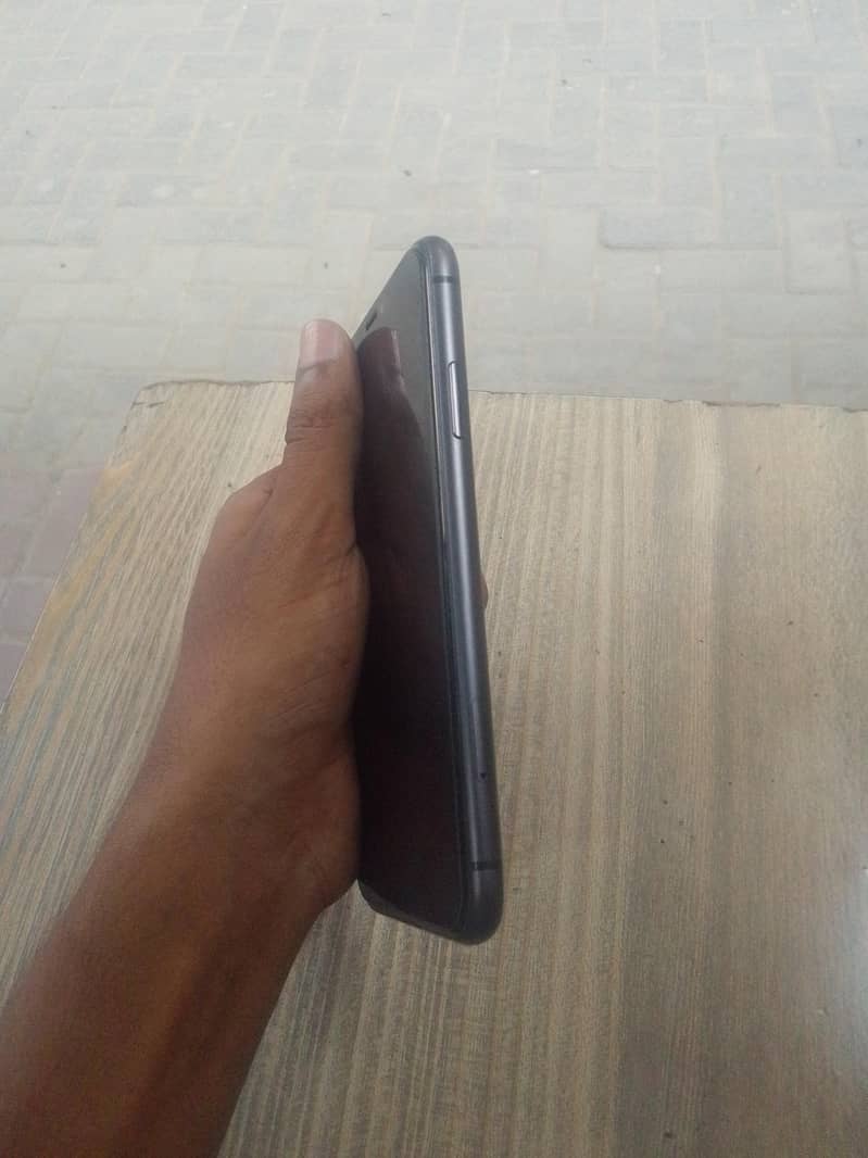 Apple iPhone 11 3