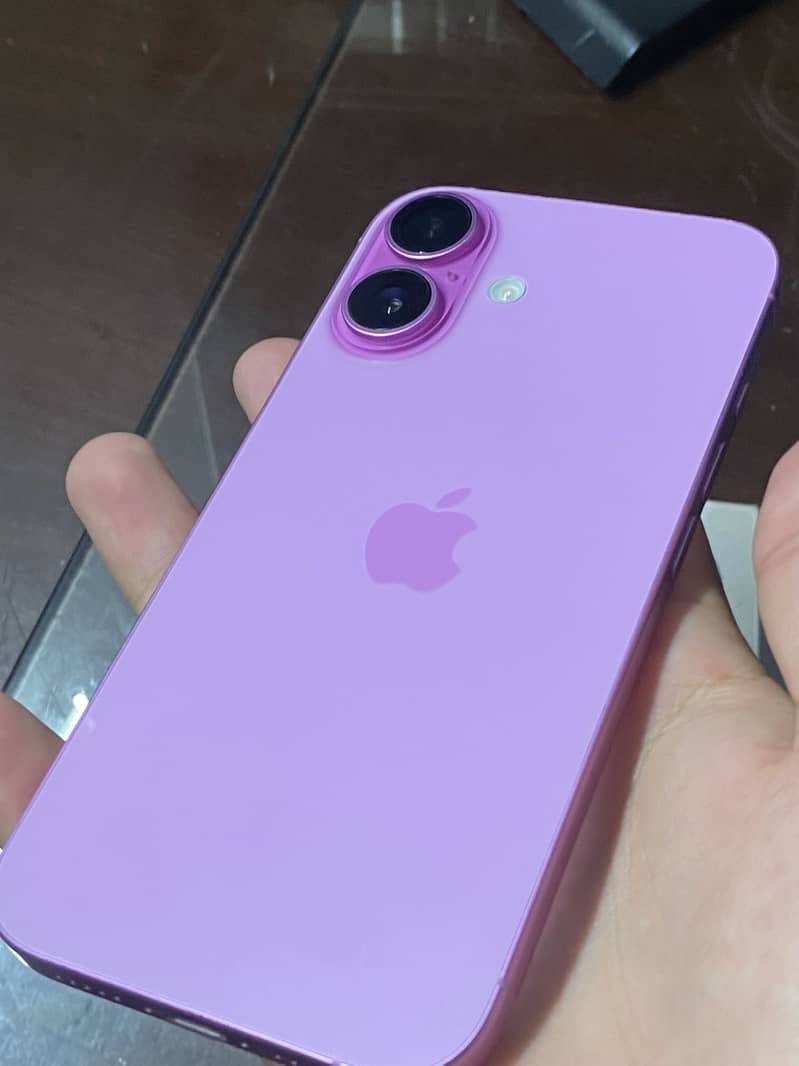 Apple iPhone 16 3