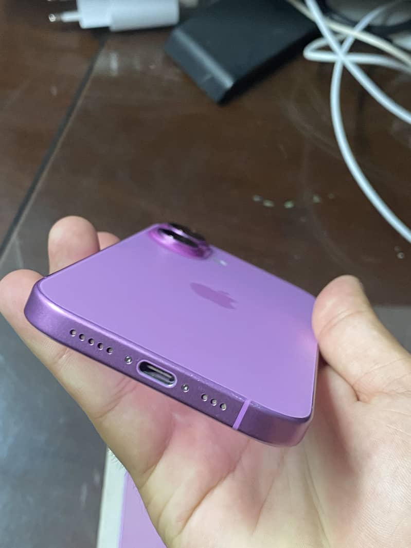 Apple iPhone 16 5
