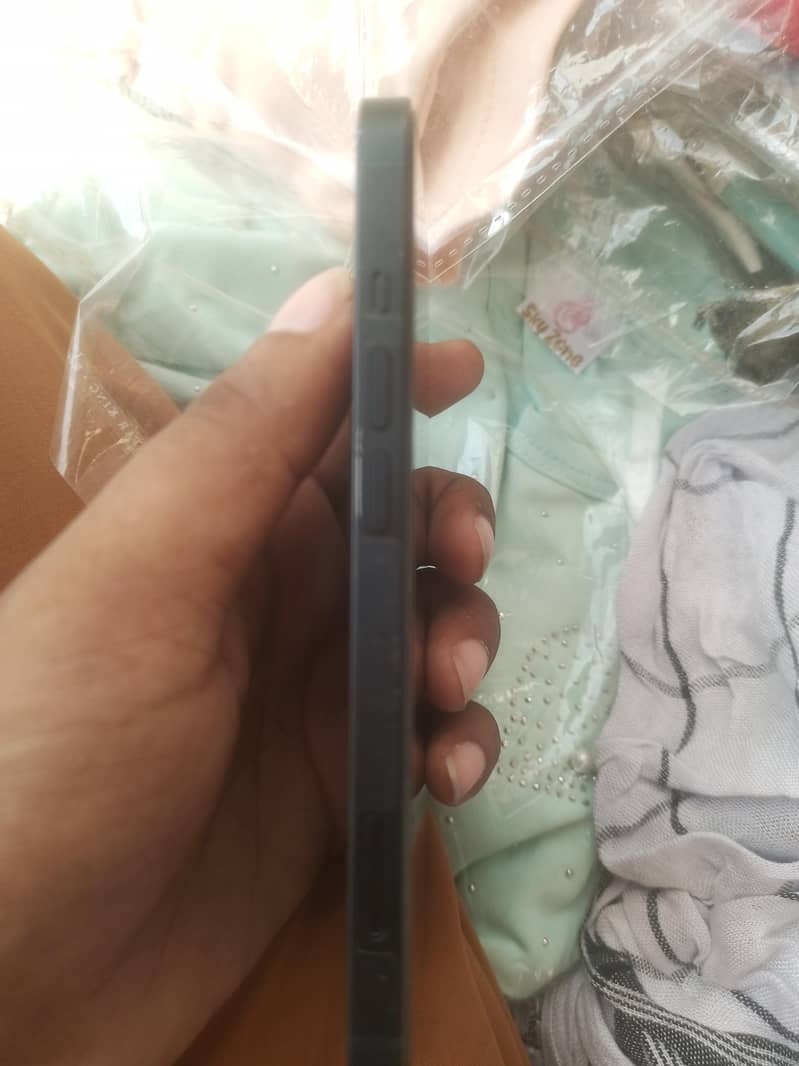 Apple iPhone 13 2