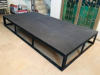 Floor table