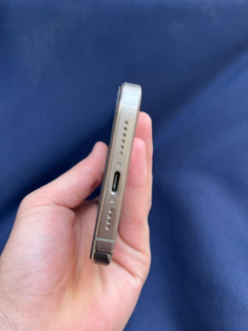 Apple iPhone 15 Pro Max 5
