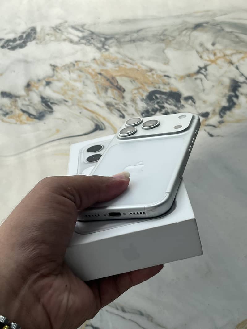 Apple iPhone 17 Pro 1