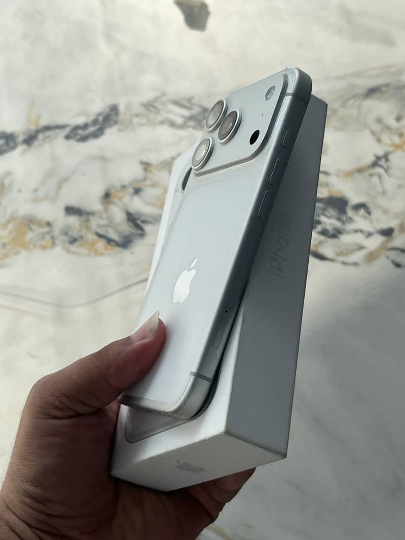 Apple iPhone 17 Pro 6