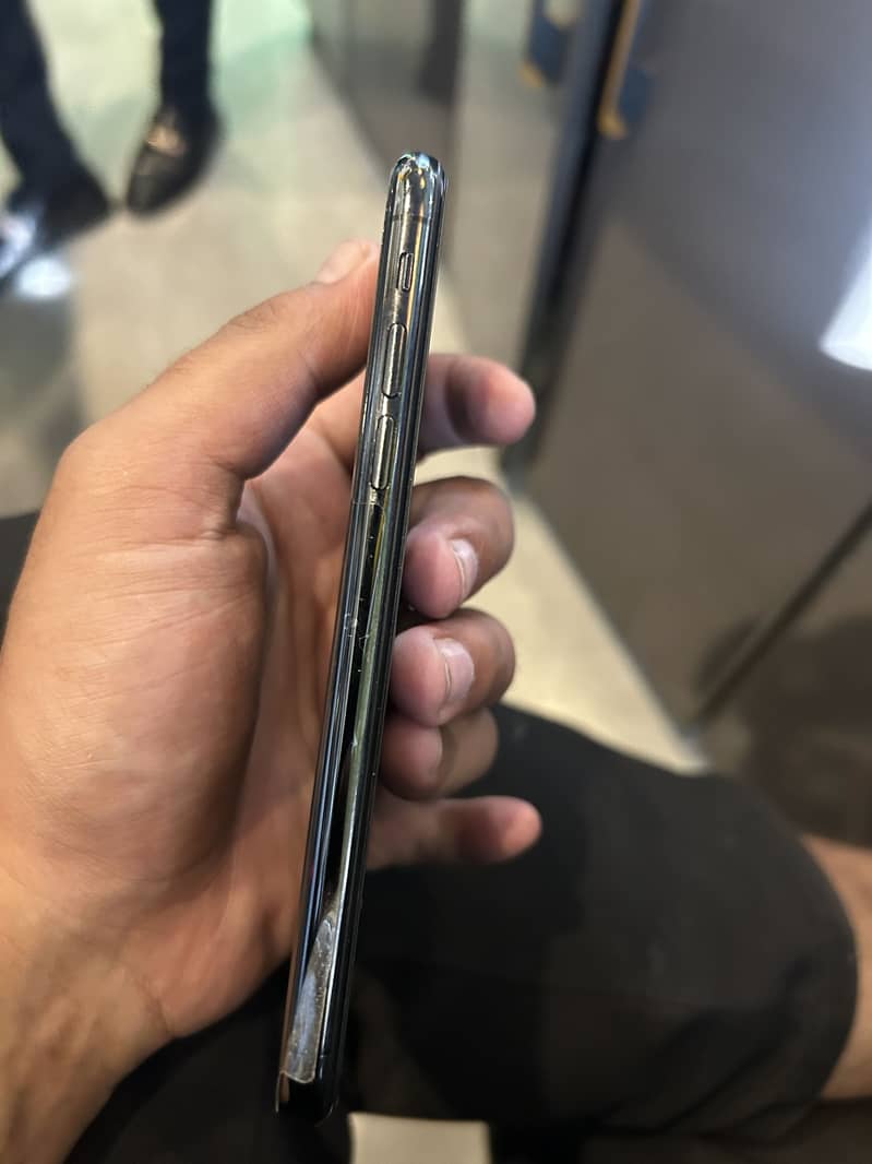 Apple iPhone X 3
