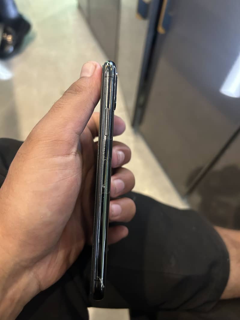 Apple iPhone X 4
