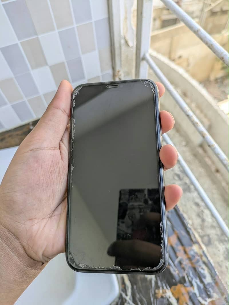 Apple iPhone 11 4