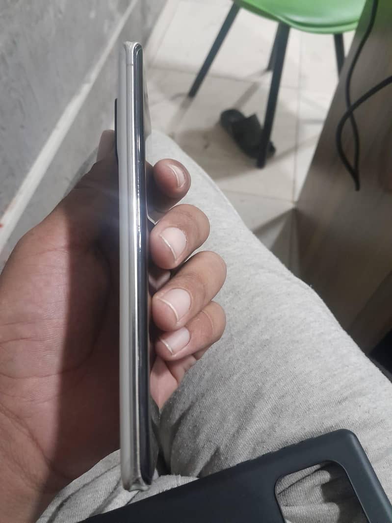 Sharp Aquos r6 1