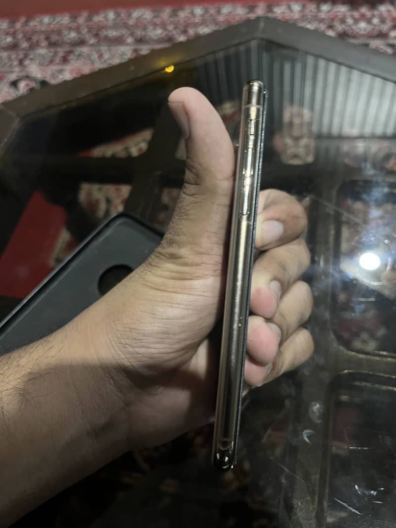 Apple iPhone XS 3