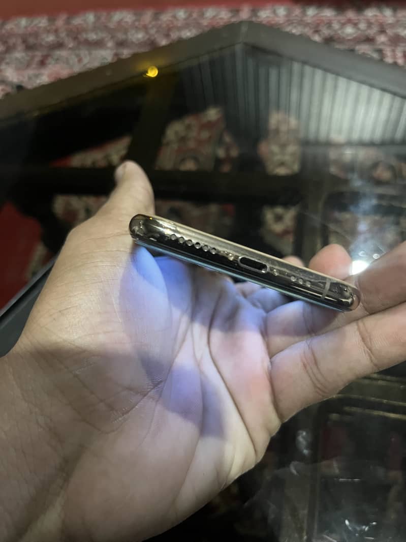 Apple iPhone XS 7
