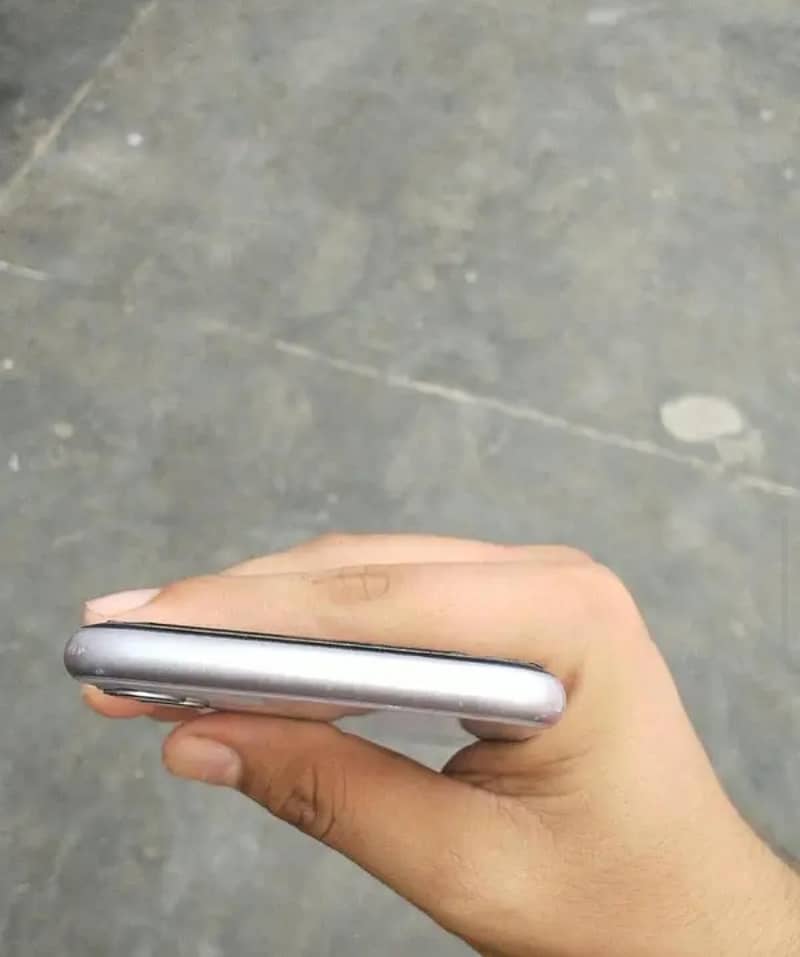 Apple iPhone 11 2