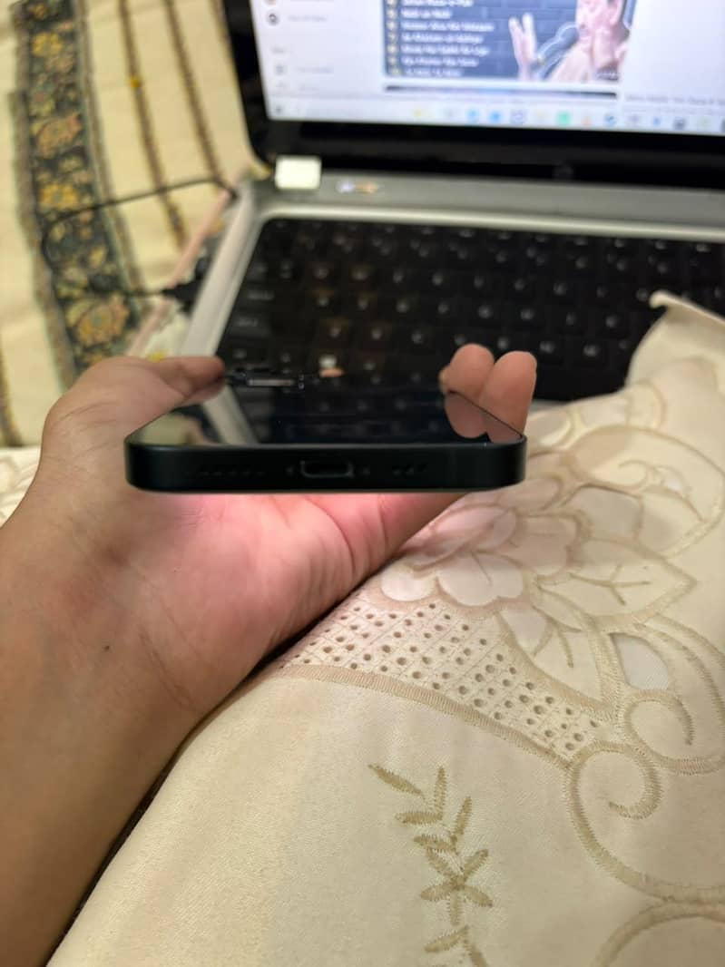 Apple iPhone 14 with Esim availability clean condtion 4