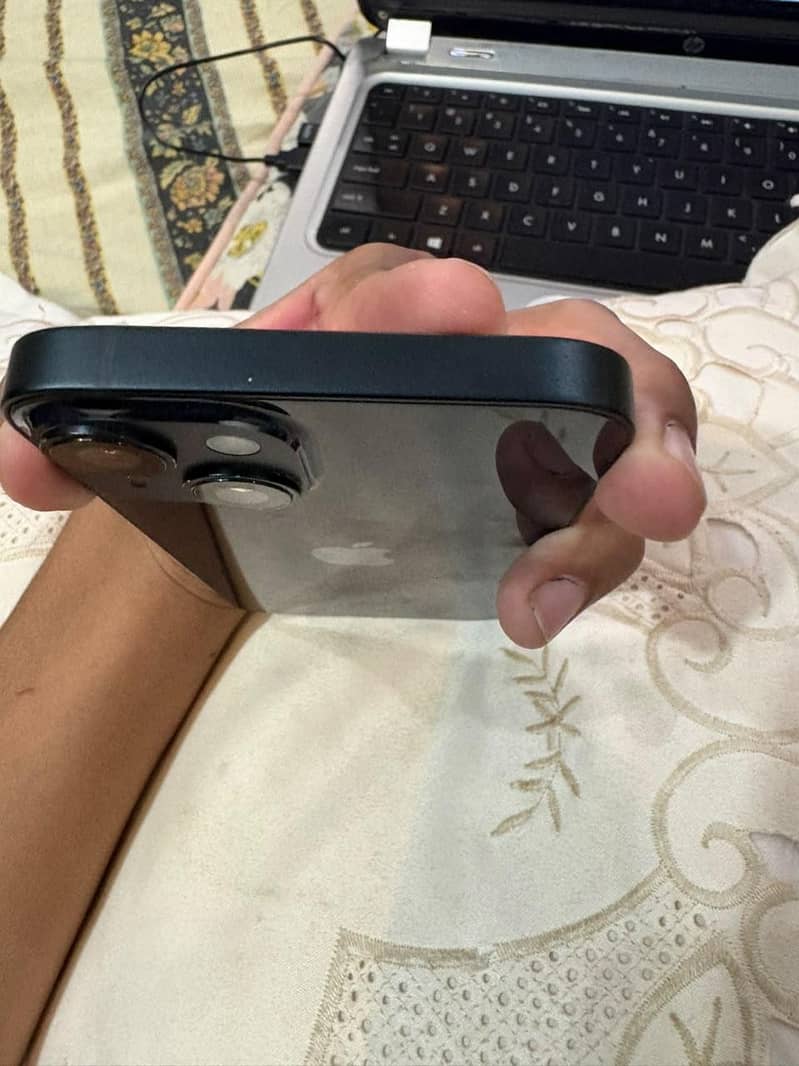 Apple iPhone 14 with Esim availability clean condtion 6